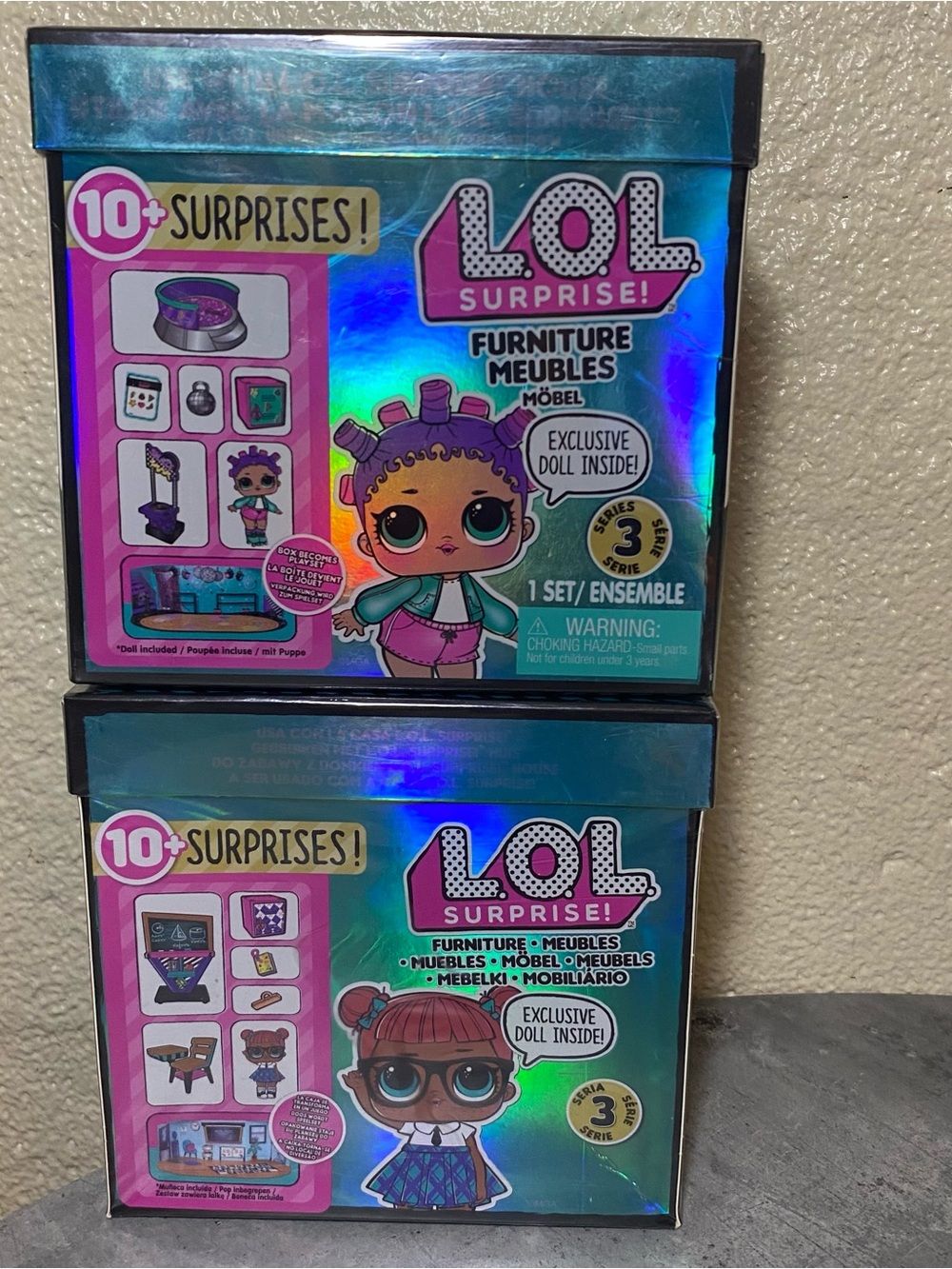 L.O.L. Surprise! holographic boxes with dolls classroom roller rink